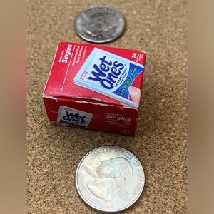 Zuru Kids Pretend Play Wet Ones Cleaning Wipes Miniature Box Toy